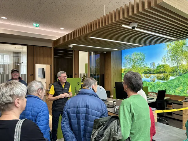 Die Mitarbeiter zeigten den Besuchern die neuen Räumlichkeiten | Foto: Daniel Schmidt