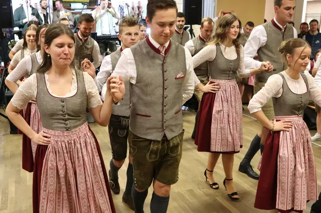 Ruhe, die Polonäse beginnt! | Foto: Gerhard Langmann