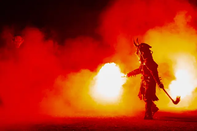 Für mystische Stimmung und spannende Effekte ist bei den Krampusläufen gesorgt. | Foto: Santrucek