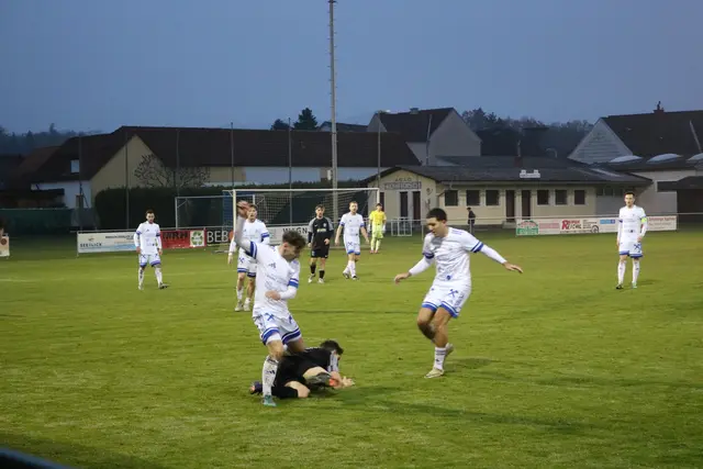 Intensives Duell in Kohfidisch: Beide Teams lieferten sich von Beginn an packende Zweikämpfe. | Foto: Jana Gollacz