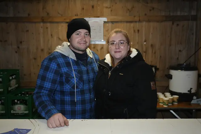 Tony &amp; Sabrina sorgten für ausreichend Punsch &amp; Glühwein für die Gäste!