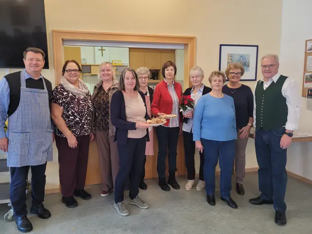 Senioren luden zum Sonntagsfrühstück in Waldneukirchen, rechts Obmann Franz Burghuber