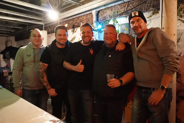 Die Crew hinter der Theke sorgte für eine ausgiebige Verköstigung.  | Foto: AMG