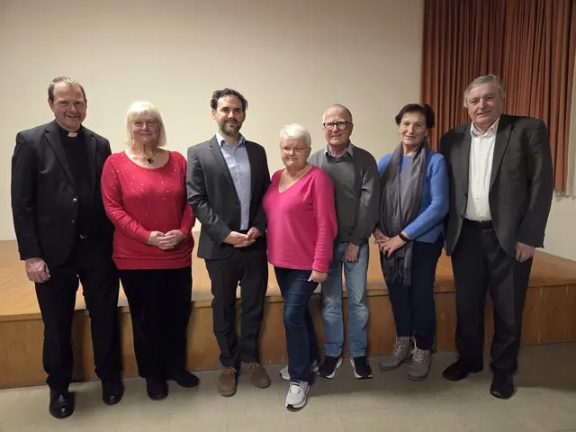 Pfarrer Dr. Josef Seeanner, Helene Kleebinder, DDr. Klaus Hackner, Annemarie Weigel, Kurt Weigel, Edeltraud Saferding, Pfarrer Mag. Josef Piwowarski | Foto: Gemeinde Wölbling