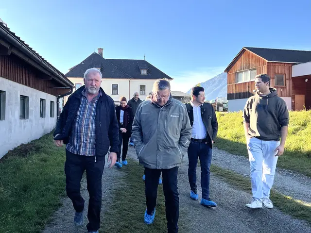 Johann Lanner, Andreas Steinegger, Richard Judmaier und Martin Lanner (v.l.) im regen Gespräch. | Foto: Elisabeth Egle