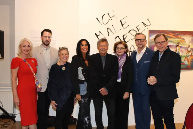 Hans Giegerl, Monika Barwig (4. v. l.) und Elisabeth Raunig (3. v. l.) mit Riki Vogl, Christian Veit, Stefanie Galler, Bgm. Helmut Linhart und Laudator Bundesrat Christian Buchmann | Foto: Lederer