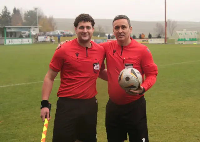 Thorsten Marakovits und Schiri Slavisa Stojanovic hatten das Topspiel Schlaining gegen Kukmirn gut im Griff, auch wenn es die eingefleischten Fans oft anders sahen.  | Foto: Peter Seper