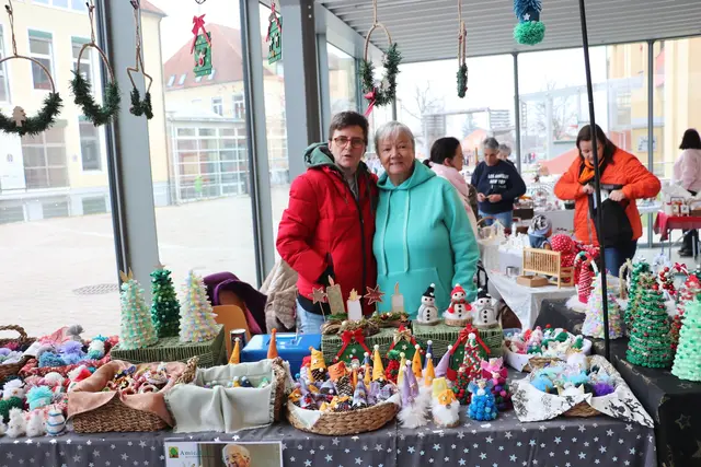 Engel, Tannenbäumchen, Kuschelzwerge, Schneemänner und Adventdeko bastelten die Bewohner vom Amicalis Seniorenzentrum Kalsdorf. | Foto: Edith Ertl