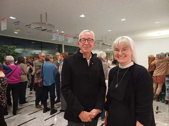 Bgm. Herbert Mayer mit Generaloberin Flad Barbara | Foto: Monika Hammerl