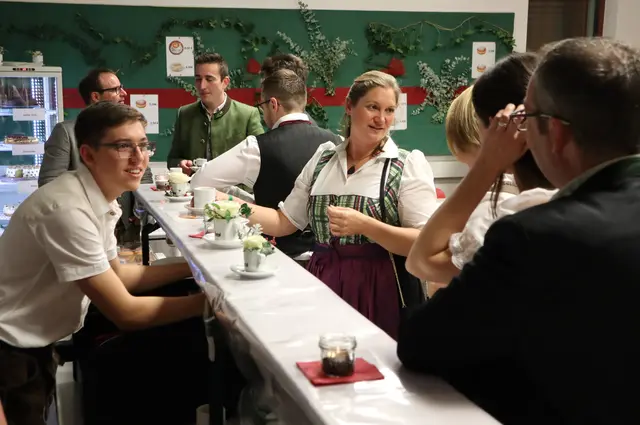 Gemütlichkeit war Trumpf in der Kaffeebar | Foto: Gerhard Langmann