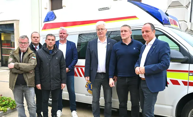 Erich Hofmarcher (KIWANI Österreich), Ostap Yukhymovych, Sekretär des Botschafters der Ukraine in Österreich, Andrii Druzhchenko, Bürgermeister von der Stadt Vorozhba, Georg Kurtz und Peter Lidl vom Lionsclub Gleisdorf, Ruslan Sirenko, Vorsitzender des Bezirksrats von Sumy, und Bgm. Christoph Stark (v. l.) | Foto: LC Gleisdorf