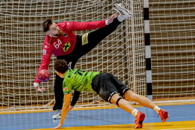 Adrian Lombes Birkenheuer zeigte im Tor der Leobener starke Paraden. | Foto: Robert Edegger