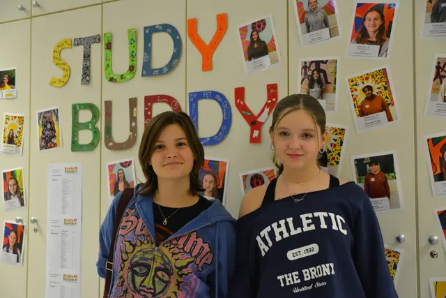 Die Study Buddys klärten über den internen Nachhilfeunterricht von Shcülern für Schüler auf. | Foto: Rosenberger Victoria