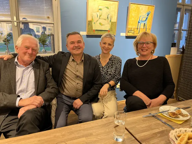 Manfred Leirer und Gattin Angelika freuten sich über großes Interesse  | Foto: Gesa Buzanich