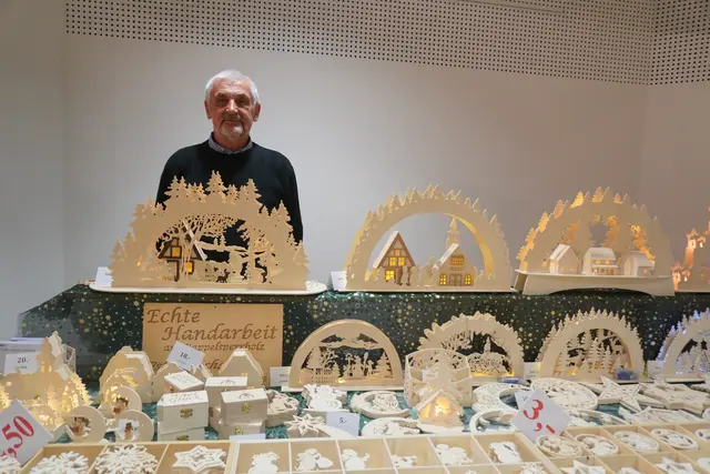 Beim Schlendern durch den Kunsthandwerksmarkt konnte man bereits das ein oder andere Geschenk ergattern. | Foto: Jennifer Flechl