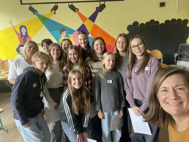 Eine Gruppe der 4B-Klasse des BG/BRG Bad Ischl gewann bei einem Komponierwettbewerb zum Thema „Lied für die Erde“. | Foto: Julia Kaineder