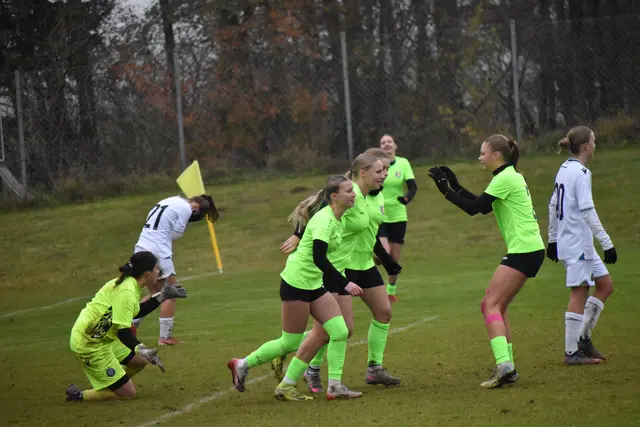 Eva Handler staubte zum 3:1 ab. | Foto: Michael Strini