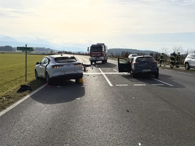 BFKdo Klagenfurt Land: "Die Hochvoltkomponenten des Elektrofahrzeugs blieben unbeschädigt, somit ging davon keine weitere Gefahr aus." | Foto: BI Florian Scherwitzl, ÖA-Team BFKdo Klagenfurt Land