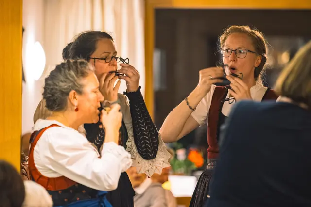 Selten gehörte Instrumente wie die Maultrommel wurden gespielt. | Foto: Pernsteiner
