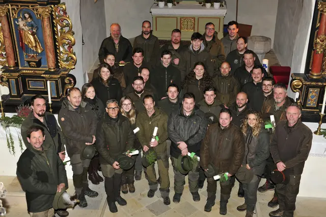 Die neuen Jung- und Aufsichtsjäger in der Kleinfeistritzer Kirche.  | Foto: Freigassner