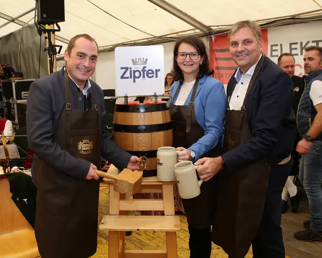 Bürgermeister Norbert Weber, Landtagsabgeordnete Elisabeth Gneißl, WIFF-Obmann Anton Hochrainer und WKO-Obmann Stephan Preishuber. | Foto: Helmut Klein