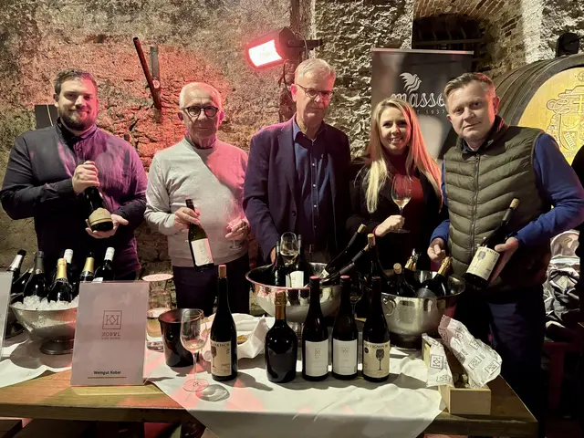 Organisatorin Petra Lakner, Marketing Schloss Seggau, mit den Gastwinzern Kobal (re) und Radgonske Gorice (li) | Foto: B.Gady
