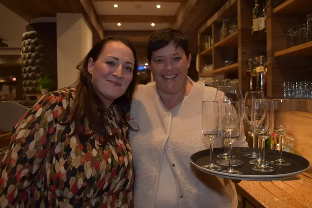 Die Gastgeberinnen des Abends: Organisatorin Angi Taurer und Kathi Pajk (Hotel Stubai) | Foto: Kainz