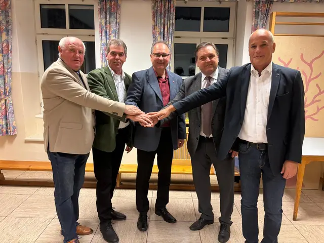 BGM Ernst Wendl, SPÖ-Vorsitzender Himberg GGR Herbert Stuxer, SPÖ-Vorsitzender Velm GR Robert Trnka, Vizebgm. Manfred Mitzl und SPö-Vorsitzender Pellendord Walter Jakob (vlnr). | Foto: Gemeinde Himberg
