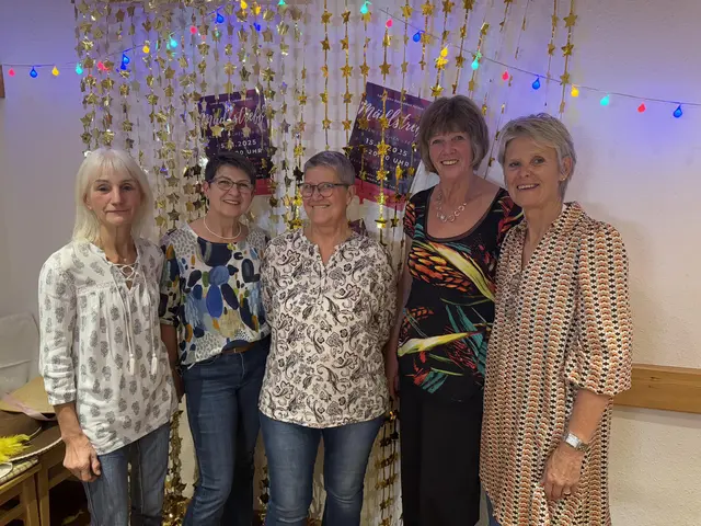 Anna Grundböck, Maria Koller, Erika Riegler, Waltraud Zauner und Helga Ennsfellner genießen den guten Austausch. | Foto: Gertraud Steyrer