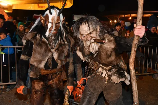 Schaurige Gestalten beim Perchtenlauf beim Kreischberg. | Foto: Anita Galler