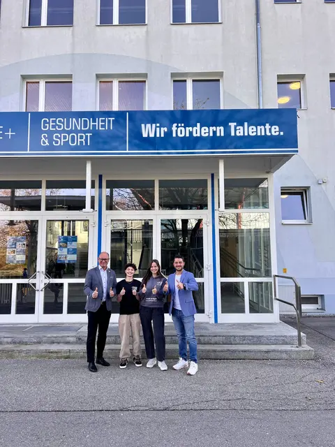 v.l: Bernhard Strolz, Marina Weirather, Eileen Brenner und Christian Meßmer sind sichtlich stolz auf das Gemeinschaftsprojekt. | Foto: BG/BRG Reutte