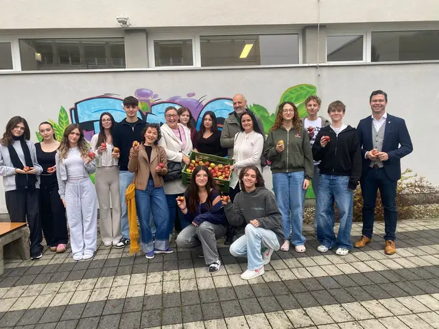 Tag des Gymnasiums war auch Tag des Apfels – für jeden gab es einen süß-sauren Gruß. | Foto: B(R)G Leibnitz