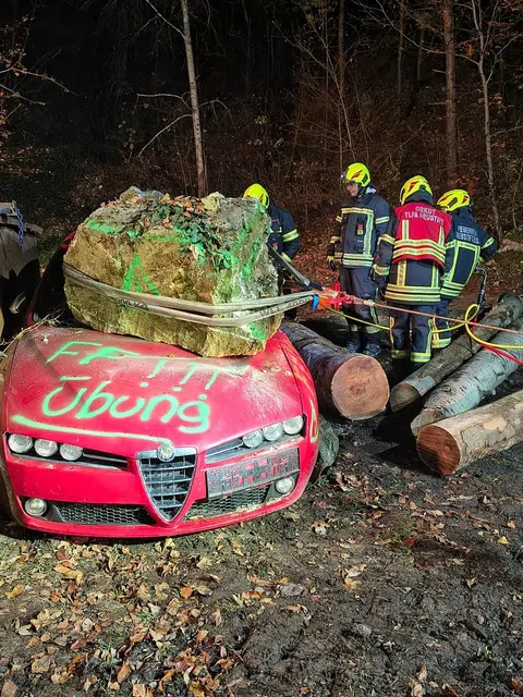 Die Feuerwehr Neustift an der Rosalia übte für den Ernstfall. | Foto: FF Neustift/Rosalia