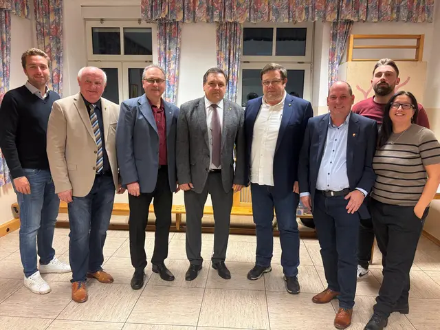 Der neue Ortsausschuss Velm mit Bezirksgeschäftsführer Henrik Scharf, BGM Ernst Wendl, SPÖ-Vorsitzenden GR Robert Trnka, Vizebgm. Manfred Mitzl, SPÖ-Vorsitzenden Stellv. Ernst Mrazek,
Schriftführer GR Reinhard Thurner, Schriftführer-Stellv. David Smith, Kassierin Sabine Zeiser (vlnr). | Foto: Gemeinde Himberg