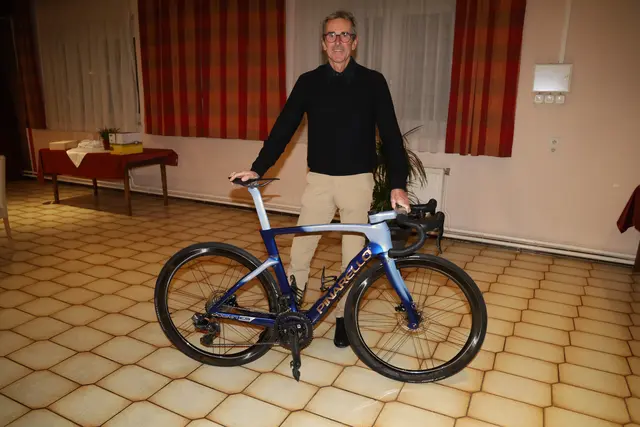 Bei der TUS-Jahresfeier stellte Robert Caska das einzigartige Rennrad vor. Kaufpreis: 20.000 Euro. | Foto: MeinBezirk/Johann Schleich