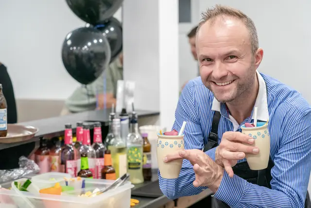 Show-Barkeeper Andy Mayrhofer in seinem Element. | Foto: Marco Pircher Photography