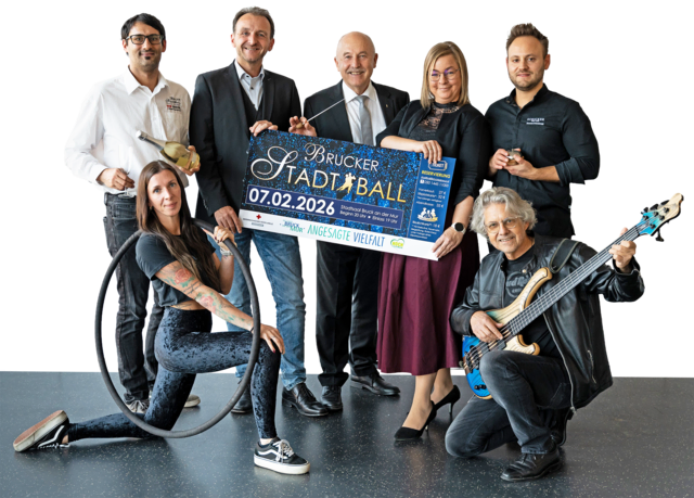Michael Riesel, Nici Walentich (be-up Poledance), Rot Kreuz-Ortsstellenleiter Helmut Maier, Hans Kügerl (Dirigent des Joseph-Haydn-Orchesters), Ballorganisatorin Jasmin Glettler, VIP-Caterer Hannes Friessnegg und Christian Wohlmuth (Band Awake). | Foto: Rotes Kreuz/T. Kury