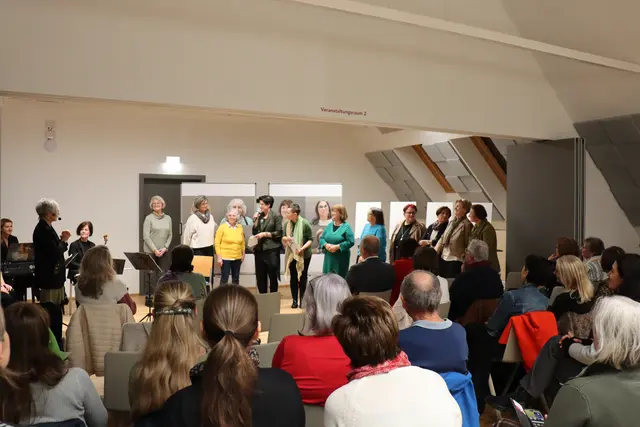 Dorothea Sauer moderierte die Vernissage der Ausstellung. | Foto: akzente