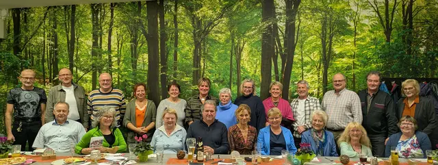 Beim Kassentreffen: Prager Christian, Tüchler Gabriele, Bauer Helga, Strobl Andreas, Hofbauer Claudia, Weiss Edith, Peternell Monika, Botzek Isabella, Berger Roswitha (stehend) sowie Schoisl Johann, Wimmer Josef, Steininger Monika, Diesner Heidemarie, Hüttner Martina, Litschauer Monika, Schiefer Heidi, Leo Annemarie, Popp Leopold, Biegl Andreas, Dangl Alois und Hirtl Brigitte (sitzend, jeweils v.l.) | Foto: privat