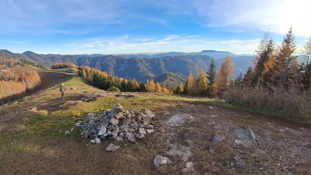....ein "Steinhaufenberg", den man nicht besteigen muss...☺️