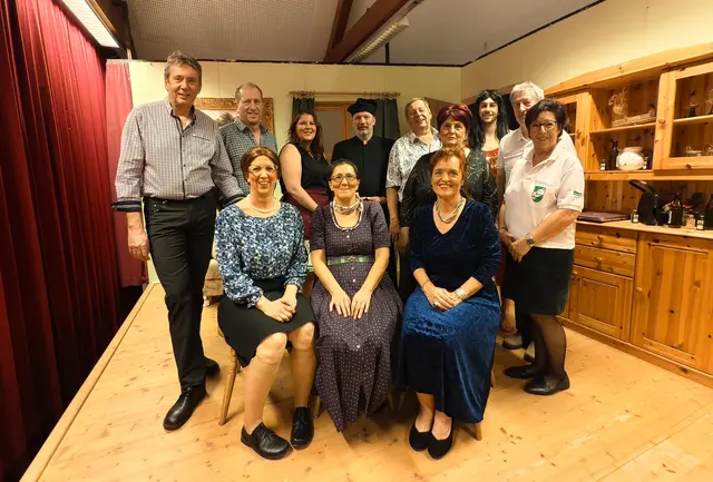 Spielfreude pur. Der Theaterverein Hirtabuam aus Michelhausen. | Foto: Christian Nowotny