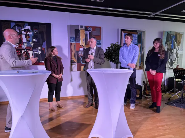 Talkrunde 3 (v.l.): Bankowsky, Absolventin Schöberl, OÖ. BIldungsdirektor Klampfer, Top-Absolvent Gangl und aktuelle Administratorin und Pädagogin am Gym SChärding, Ranftl. | Foto: MeinBezirk/Michelle Bichler