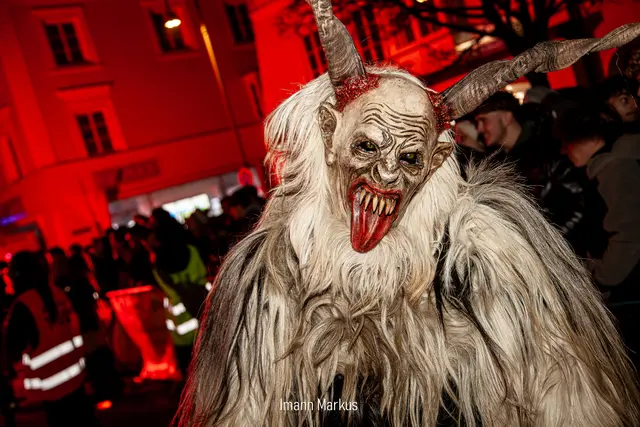 Ein schauriges Spektakel am Braunauer Stadtplazt. | Foto: Markus Imann