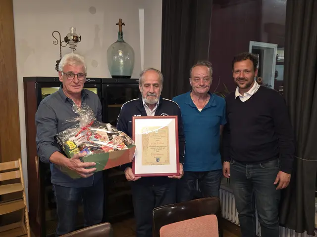 Im Bild v.l.: Der wiedergewählte Obmann-Stv. Peter Scherl, Alois Leitner, sein Nachfolger und neuer Obmann Stephan Provin und Bgm. Florian Riedl | Foto: EV Steinach