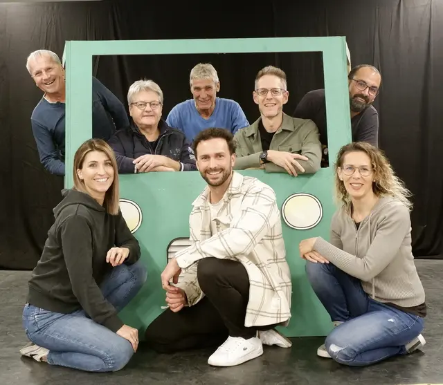 Mit der bewährten Mischung aus Sketches, Parodien und Musikeinlagen wird die Gruppe wieder für Lacher sorgen.  | Foto: Theatergruppe Kronberg