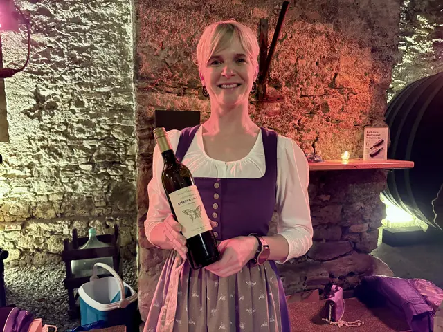 Sabrina Schneeberger vom gleichnamigen Weingut beriet die Gäste mit profundem Weinwissen. | Foto: B.Gady