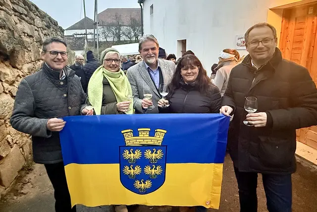 Gastgeber Peter Hüttl mit Franz Linsbauer Elke Hofbauer sowie Christian Krottendorfer und Vize Patricia Brumüller. | Foto: Herbert Gschweidl