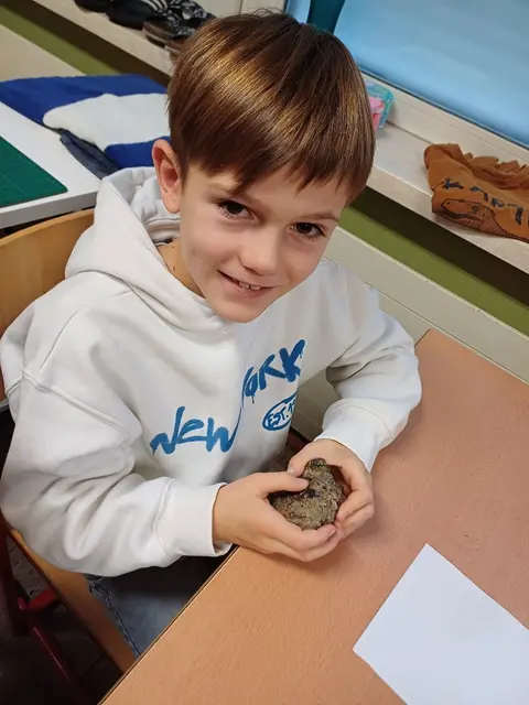 Archäologie hautnah erlebt haben die Schülerinnen und Schüler beim Workshop. | Foto: Wolfgang Lakitsch