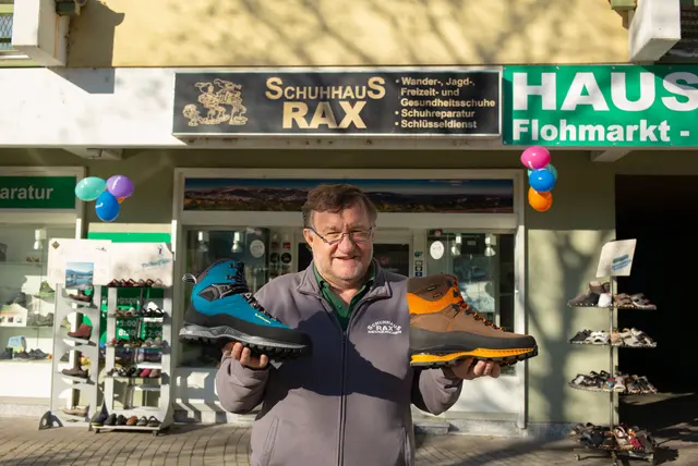 Manfred Knöbel freute sich über das große Interesse an der Hausmesse des Neunkirchner "Schuhhaus Rax". | Foto: Santrucek