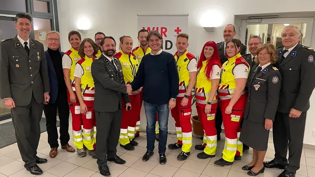 Der neu gewählte Bezirksausschuss mit Mitgliedern des Präsidiums und der Geschäftsleitung des Roten Kreuzes in Kärnten | Foto: KK/Rotes Kreuz Kärnten